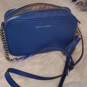 Michael kors medium jet set camera bag. Pebble leather blue. Used once.